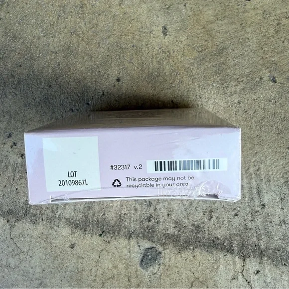 Young Living Aroma Ring with Lavender Essential Oil - Picture 3 of 3